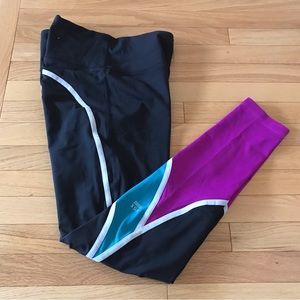 VICTORIA’S SECRET LEGGINGS  Tri Color Design Stretch Workout Size Medium